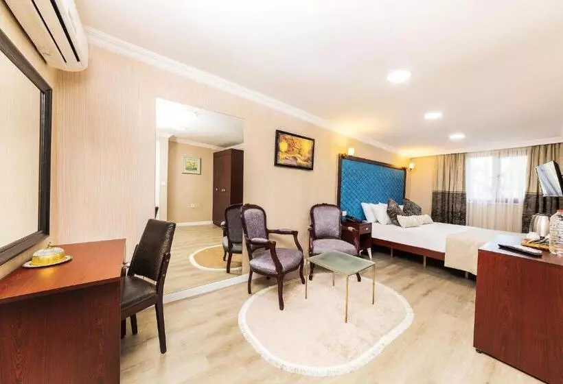 Hotelli Astro Suitess