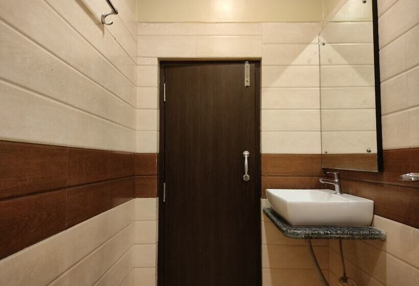 בית מלון כפרי Binapani Deluxe 1