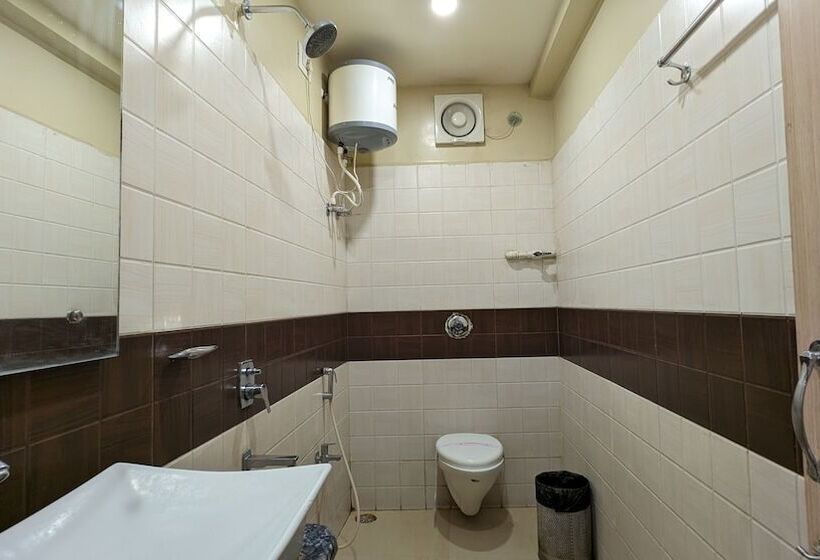 בית מלון כפרי Binapani Deluxe 1