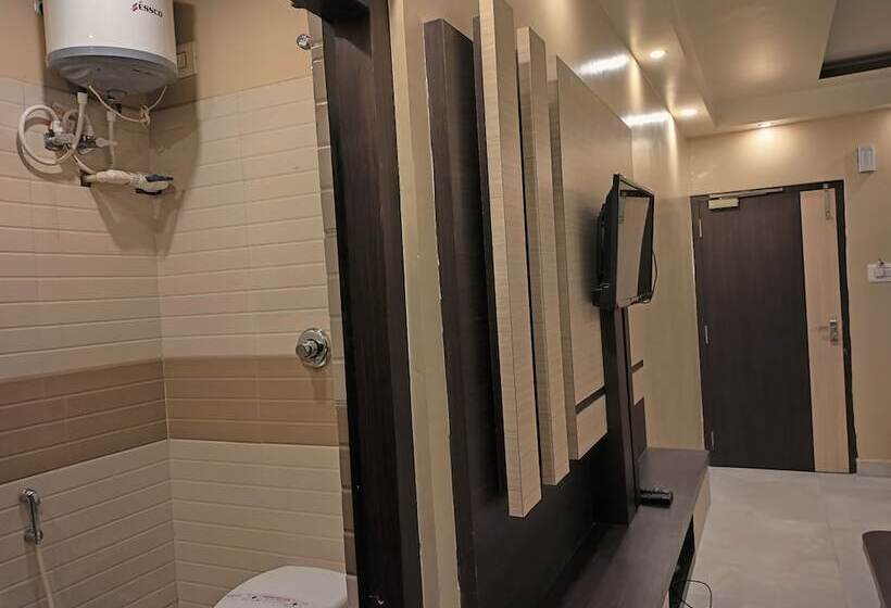 בית מלון כפרי Binapani Deluxe 1