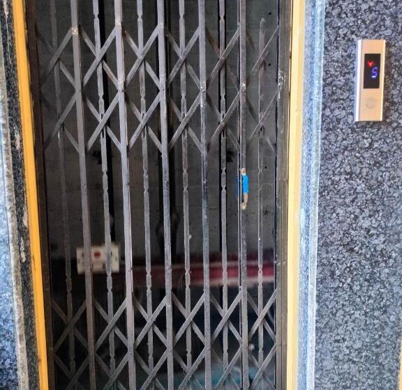 בית מלון כפרי Binapani Deluxe 1