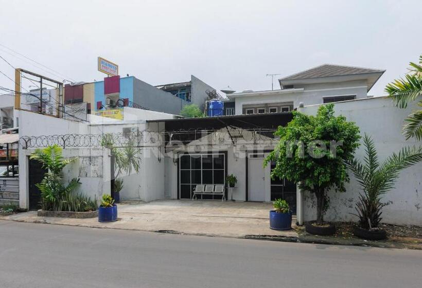 호텔 Bintaro Guest House Near Rs Pondok Indah Bintaro Redpartner