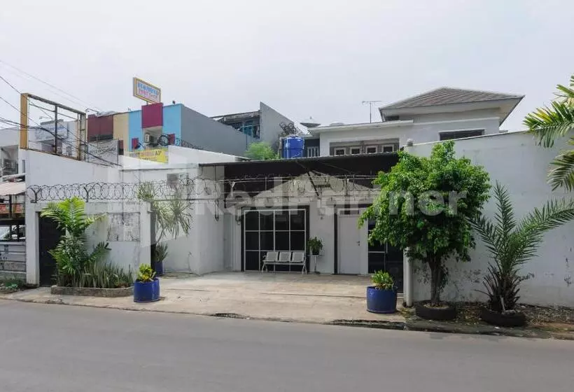 ホテル Bintaro Guest House Near Rs Pondok Indah Bintaro Redpartner