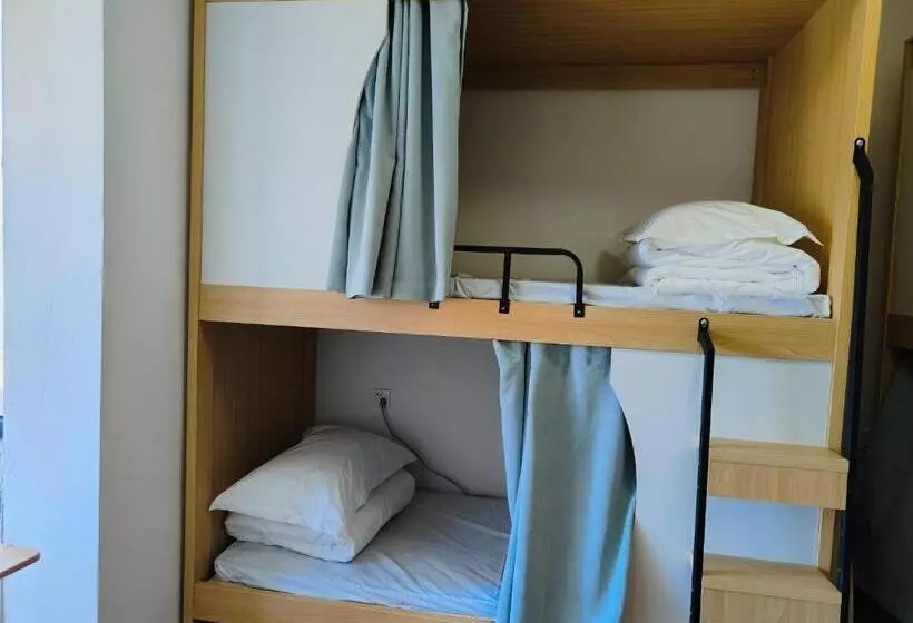 カプセルホテル Haven Youth Hostel