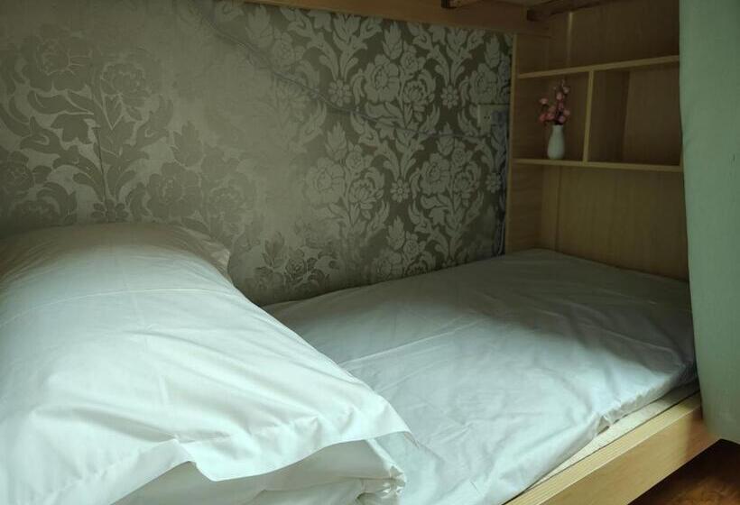 Hotel Kapsułowy Haven Youth Hostel