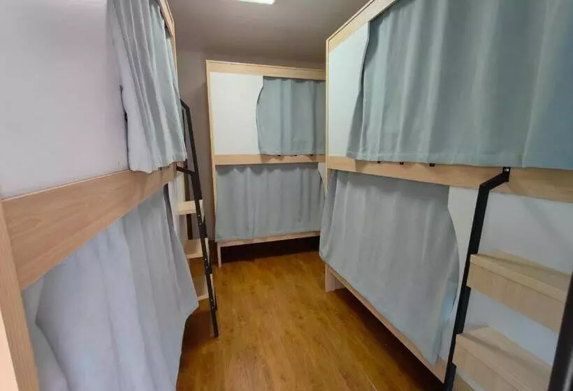 カプセルホテル Haven Youth Hostel