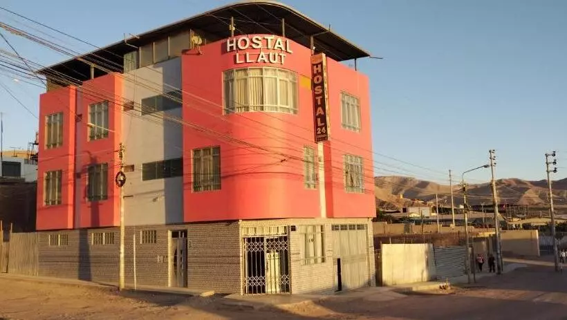 هتل Hostal Llaut