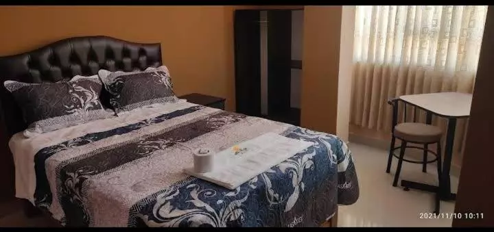 هتل Hostal Llaut