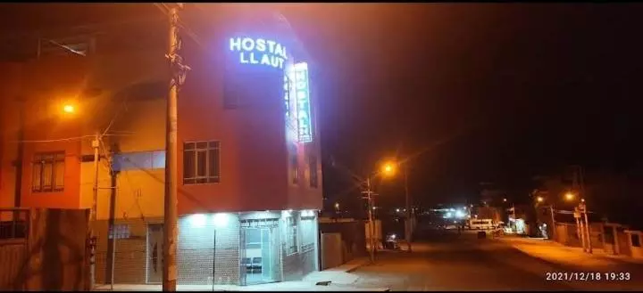 هتل Hostal Llaut