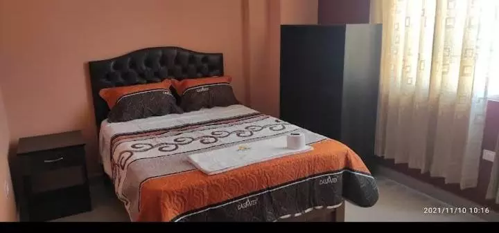 هتل Hostal Llaut