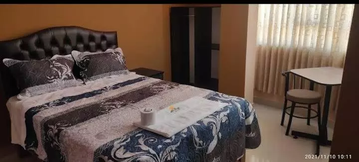 هتل Hostal Llaut