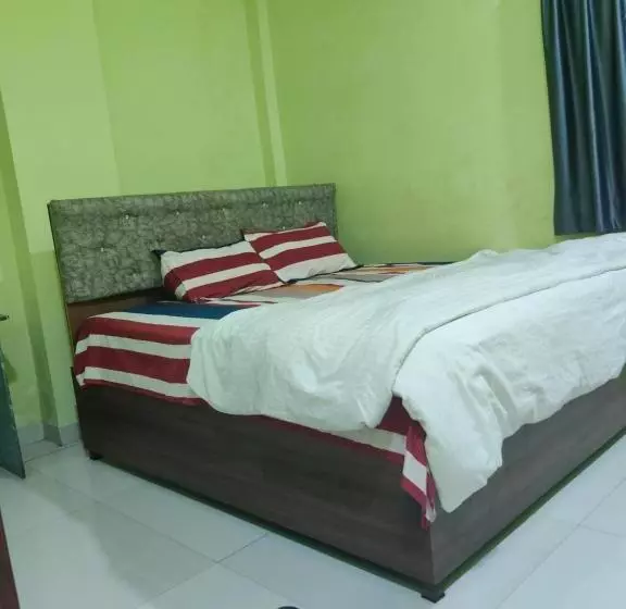 ホテル Prasad Enclave
