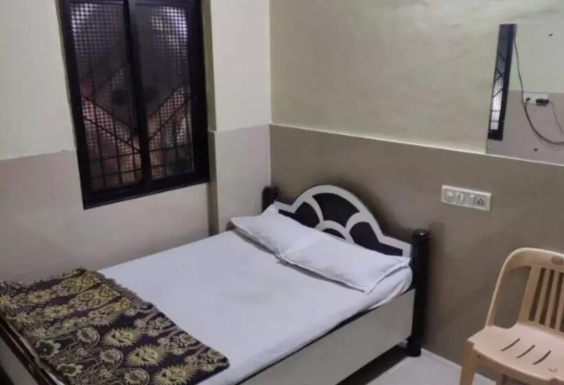 ホテル Prerna Lodge, Solapur