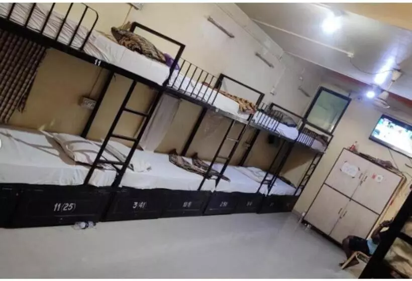 ホテル Prerna Lodge, Solapur