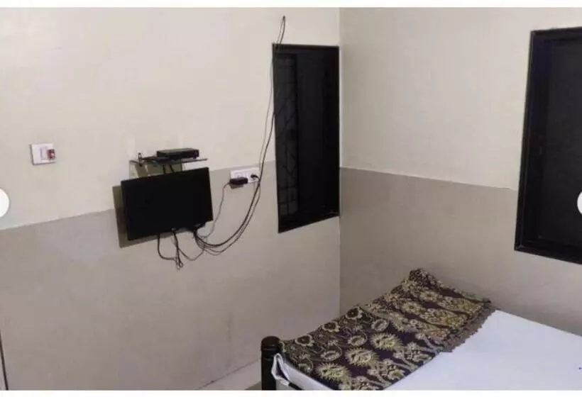 ホテル Prerna Lodge, Solapur