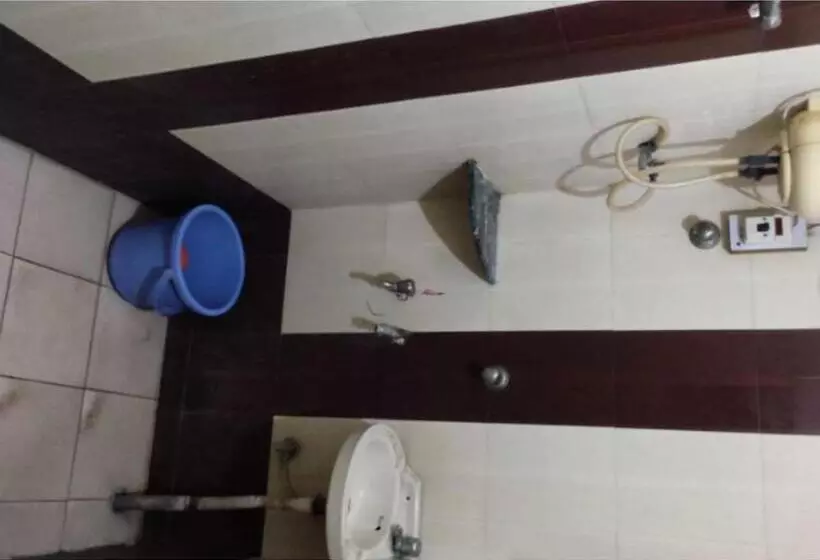 ホテル Prerna Lodge, Solapur