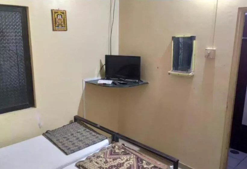 ホテル Prerna Lodge, Solapur