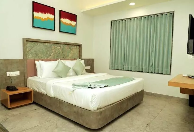 Hotel Radhika