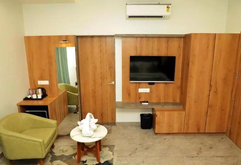 Hotel Radhika
