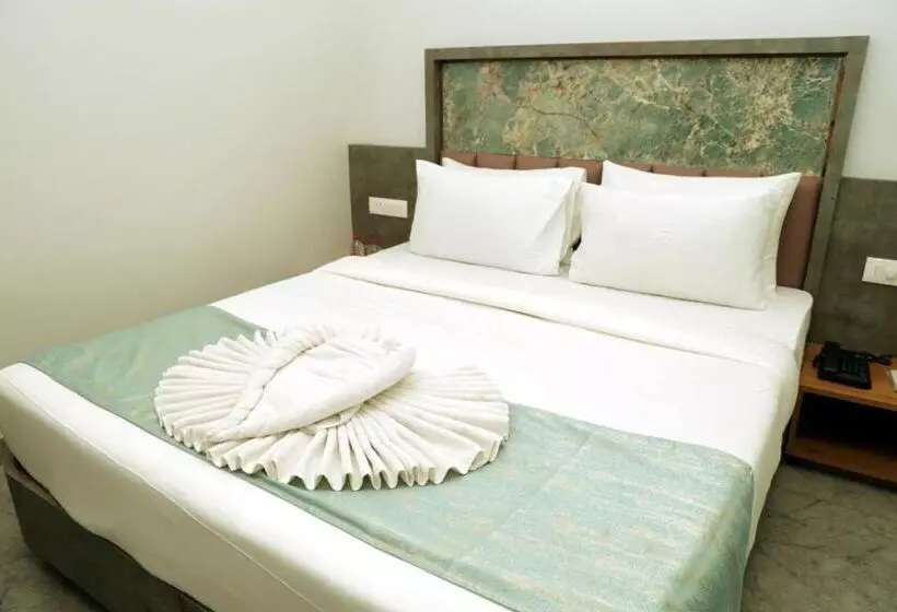 Hotel Radhika
