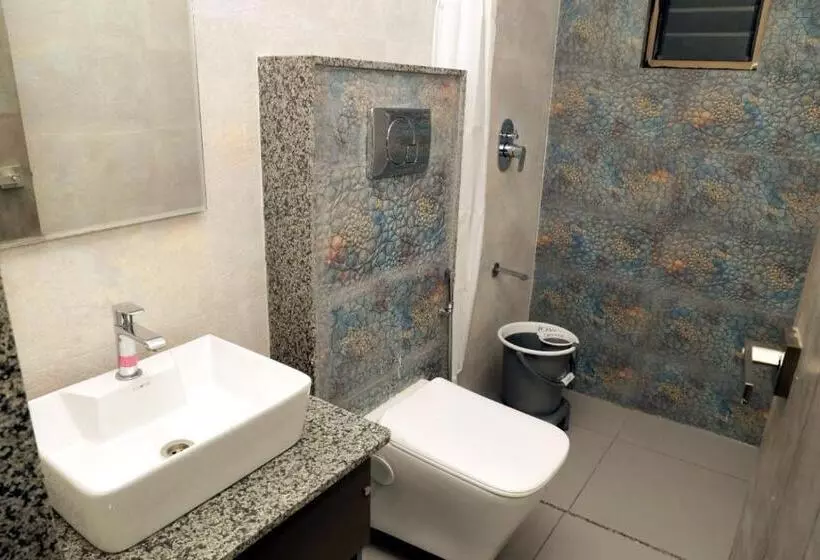 Hotel Radhika