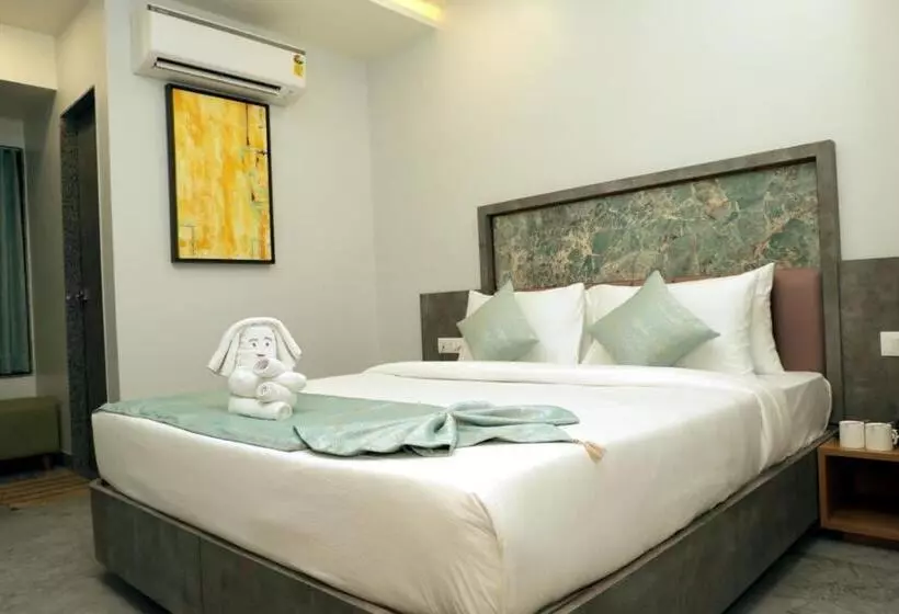 Hotel Radhika