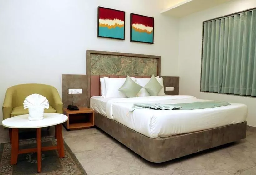 Hotel Radhika