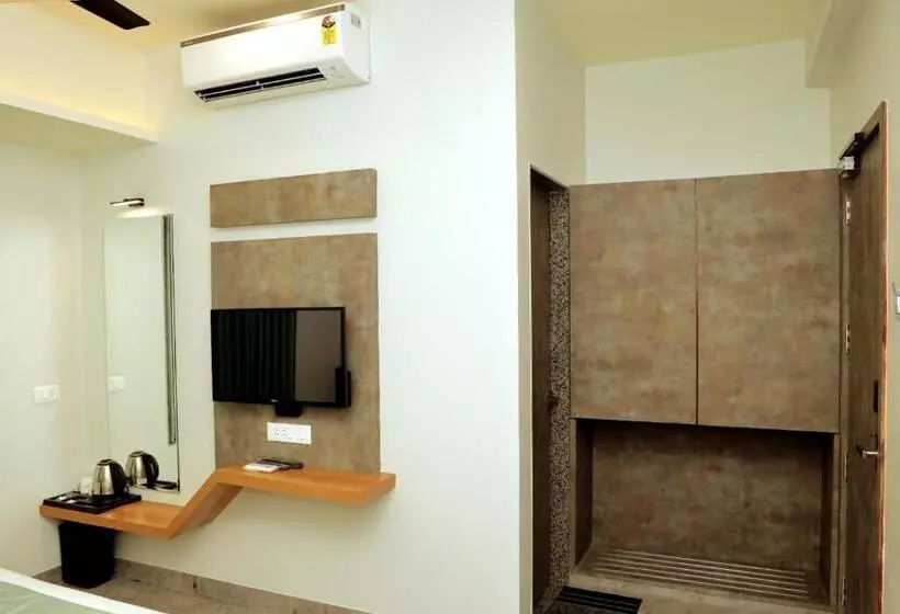 Hotel Radhika