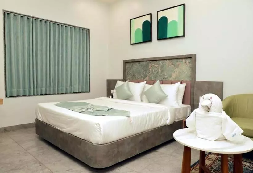 Hotel Radhika