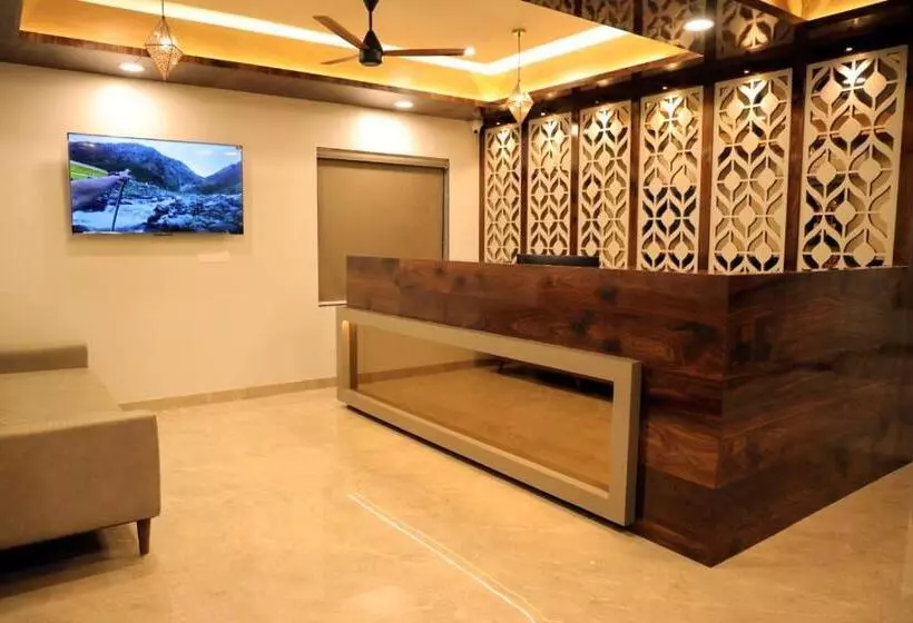 Hotel Radhika