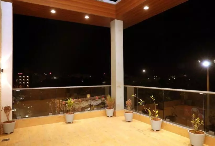 Hotel Radhika