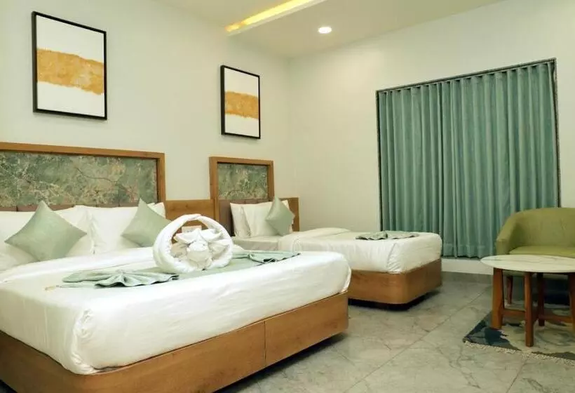 Hotel Radhika