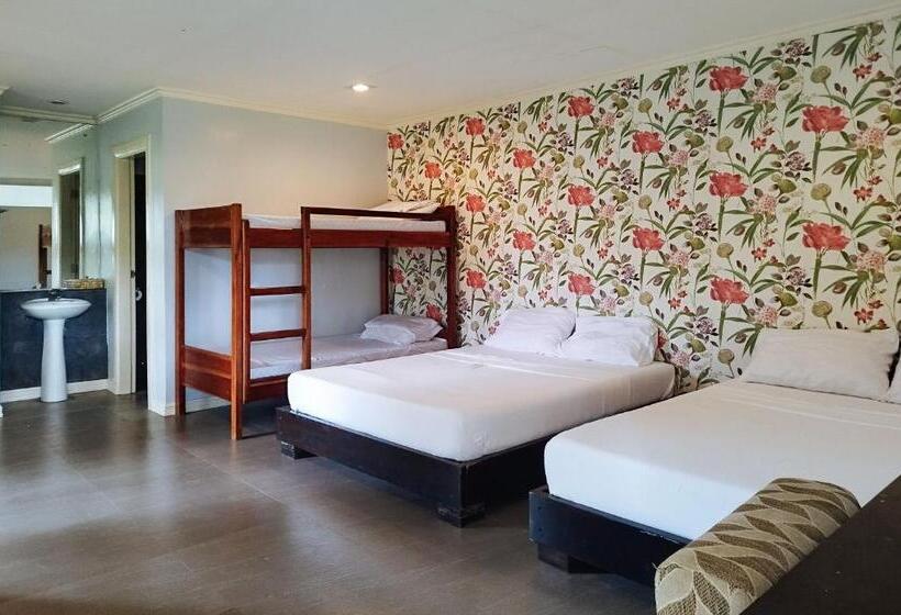 ホテル Reddoorz @ Padi Beach Resort Oton Iloilo