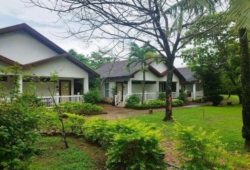 ホテル Reddoorz @ Padi Beach Resort Oton Iloilo