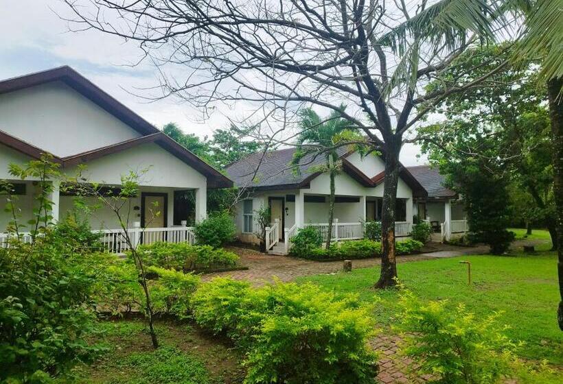 ホテル Reddoorz @ Padi Beach Resort Oton Iloilo