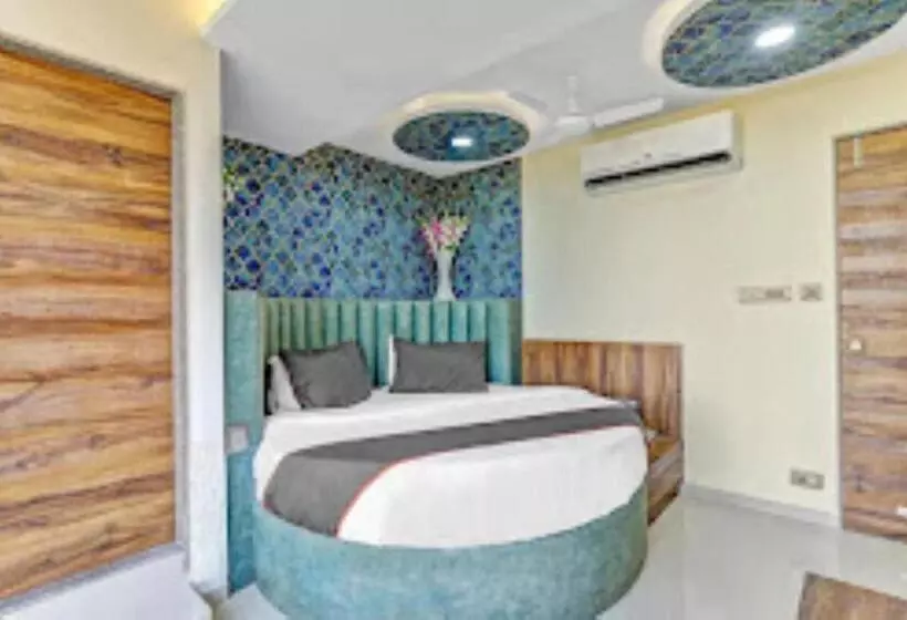 Hotelli Shree Pashupati Royal Vadodara