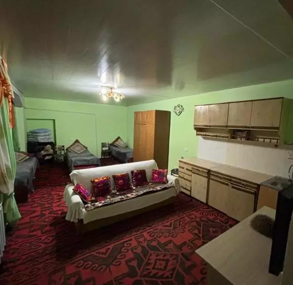 پانسیون Turguest House In Jeti Oguz