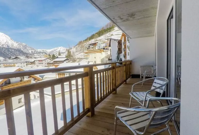 Collina Hotel Garni
