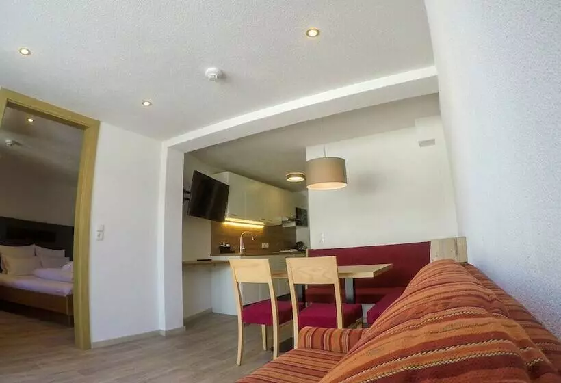 Collina Hotel Garni