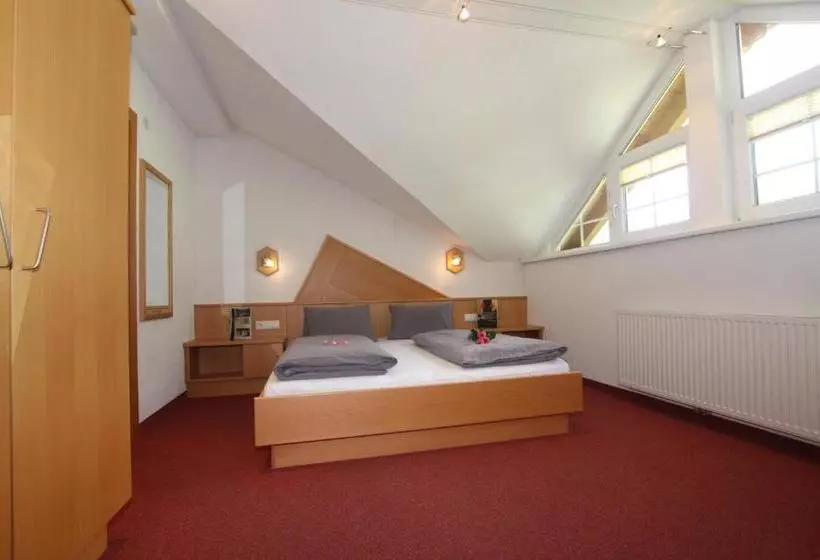 هتل Apart Haus & Pizzeria Rustica