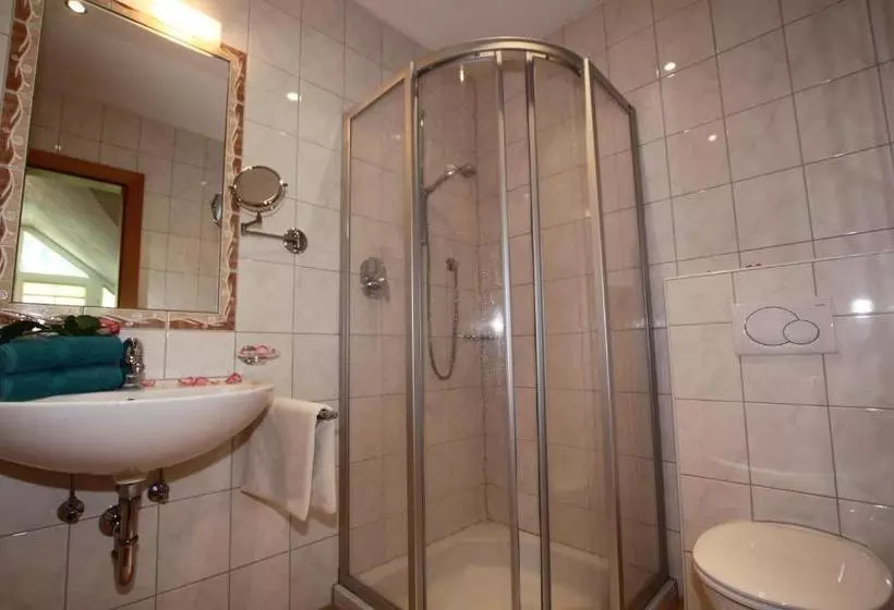 هتل Apart Haus & Pizzeria Rustica