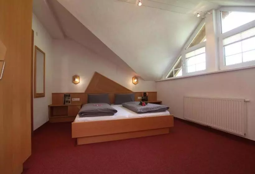 هتل Apart Haus & Pizzeria Rustica