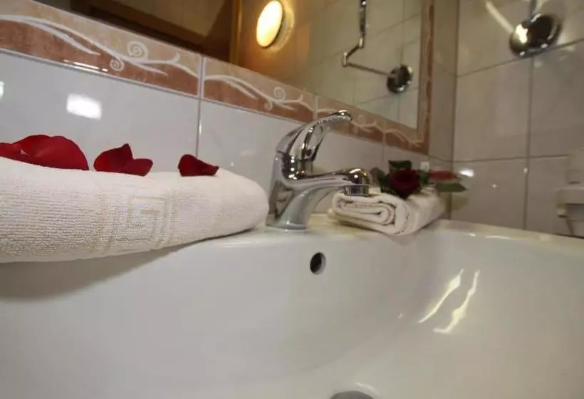 هتل Apart Haus & Pizzeria Rustica