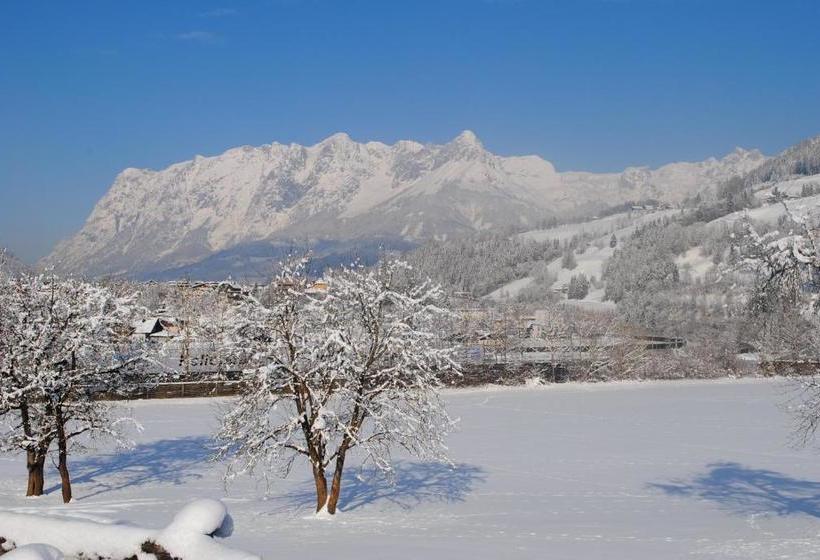 Отель Familien-bauernhof Neumoar