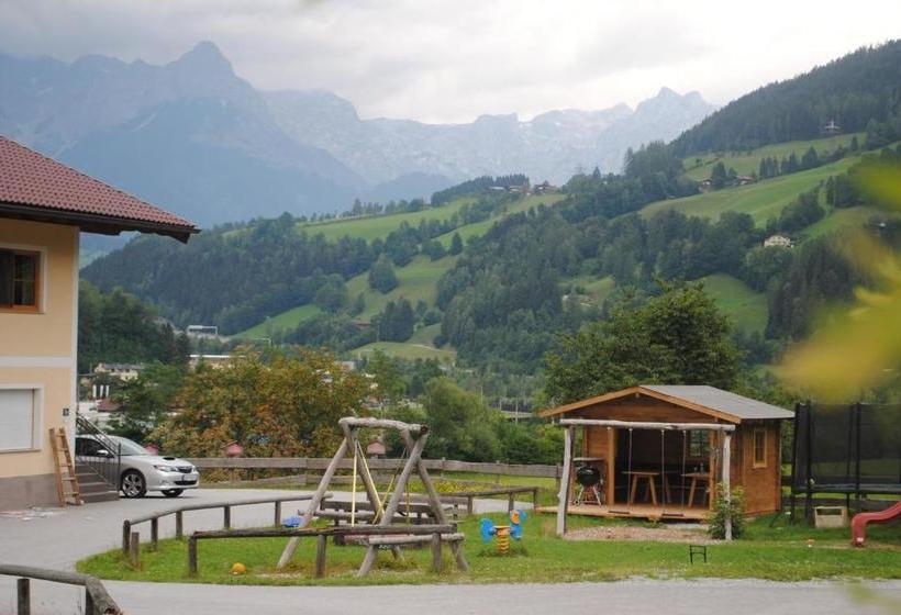 Отель Familien-bauernhof Neumoar