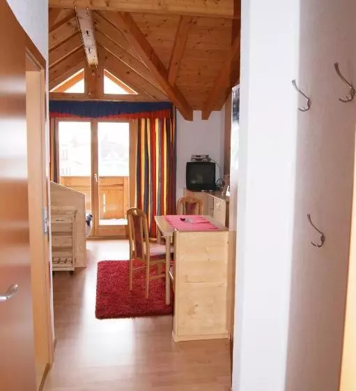 ホテル Ferienhaus Artho - Ortszentrum