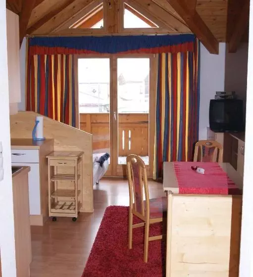 ホテル Ferienhaus Artho - Ortszentrum