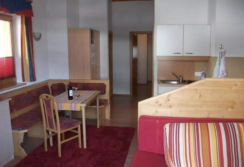 ホテル Ferienhaus Artho - Ortszentrum