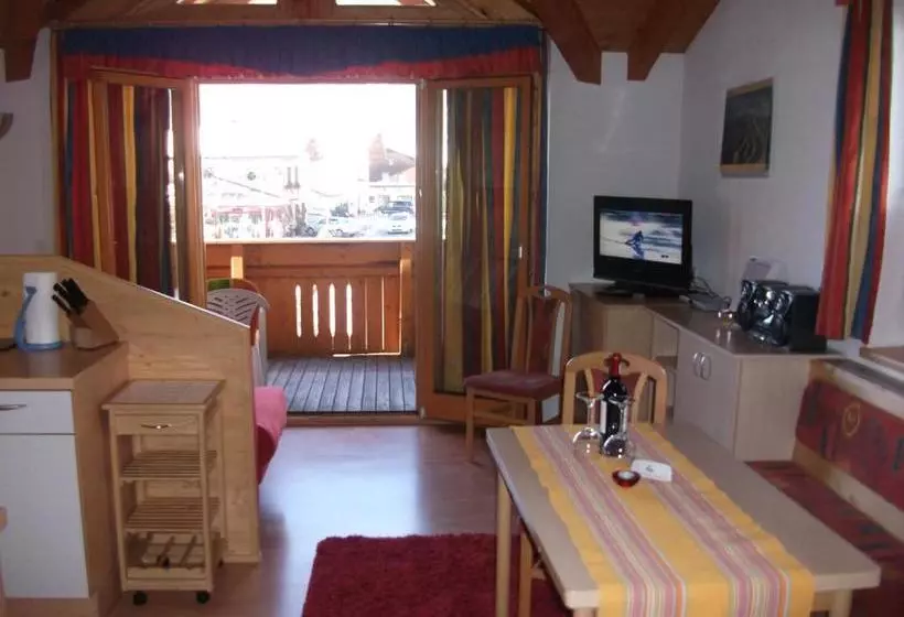 ホテル Ferienhaus Artho - Ortszentrum