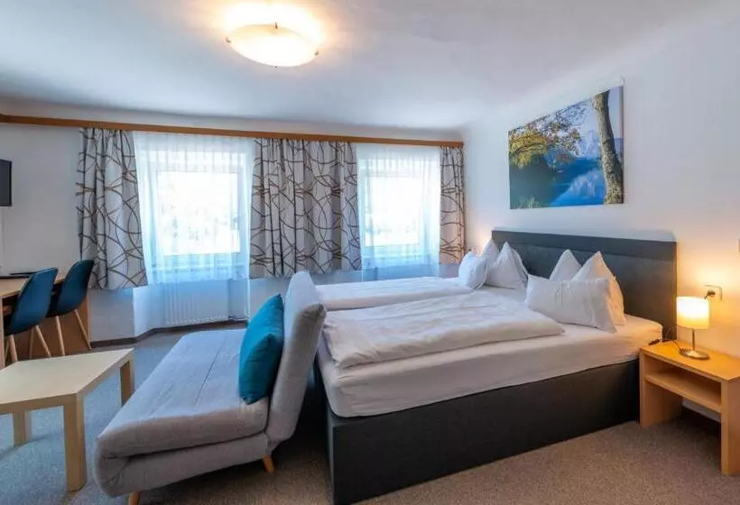 هتل Frühstückspension Haus Ahamer